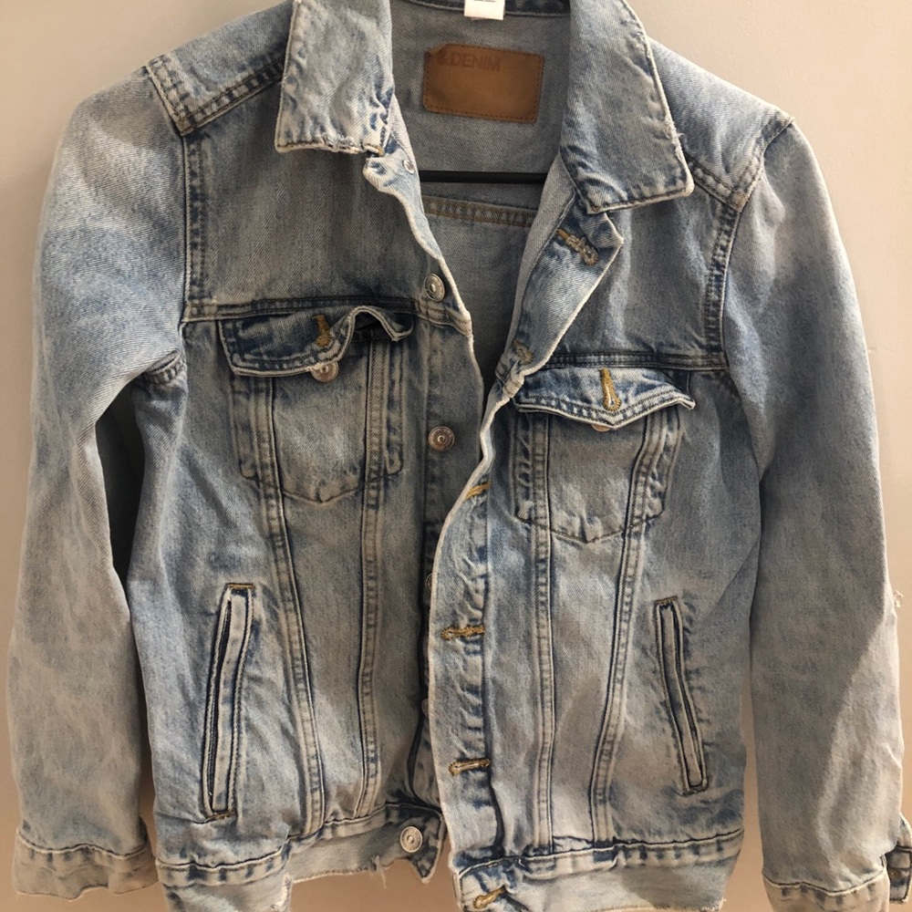 Women’s Light Wash Denim Jean Jacket Size 6
